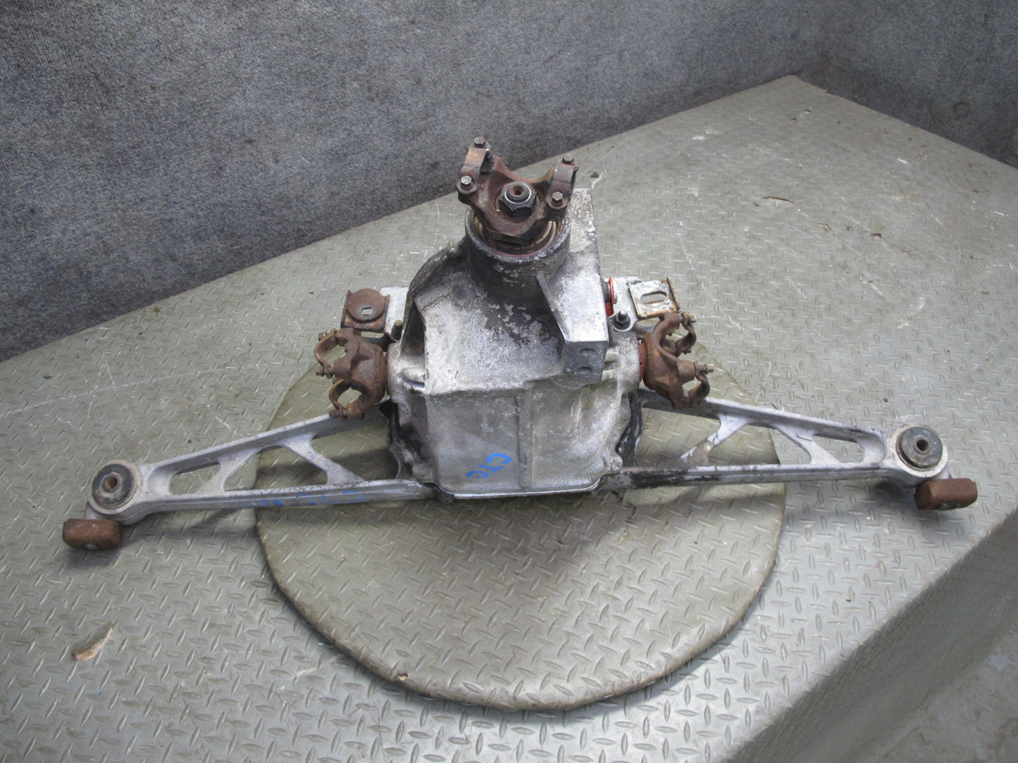 84-87 Chevrolet Corvette C4 M/T Rear Differential Carrier LSD 3.07 Ratio OEM