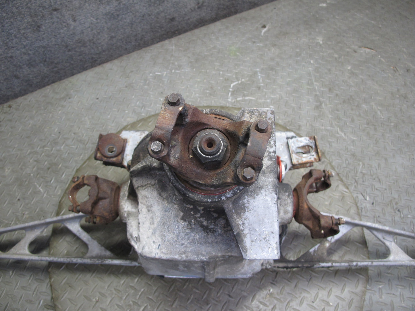 84-87 Chevrolet Corvette C4 M/T Rear Differential Carrier LSD 3.07 Ratio OEM