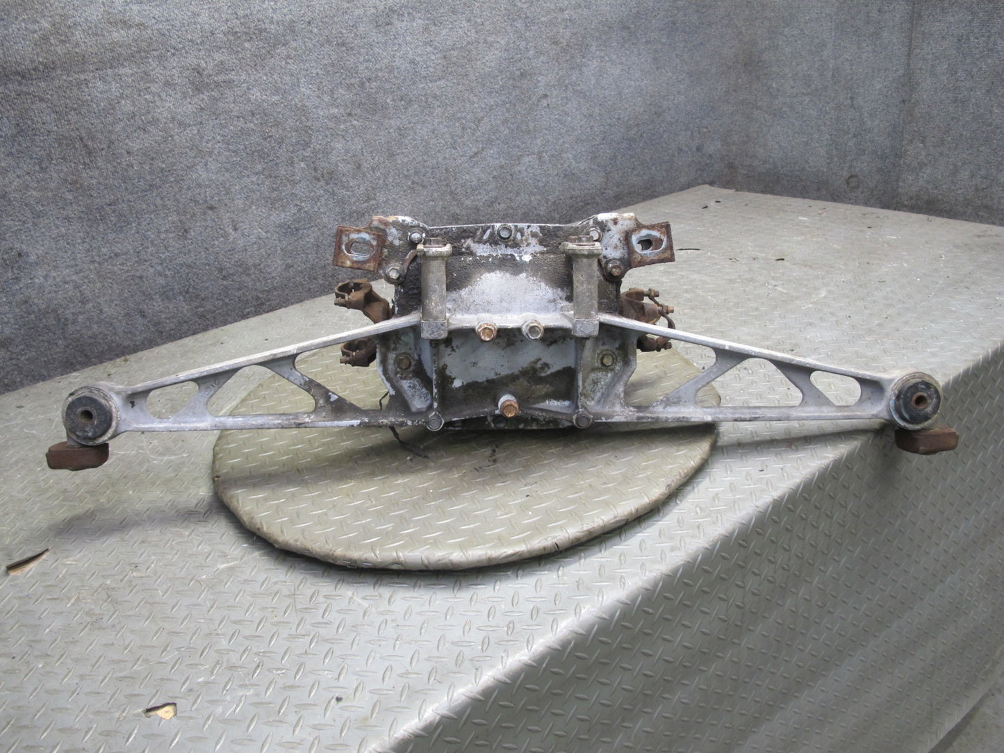 84-87 Chevrolet Corvette C4 M/T Rear Differential Carrier LSD 3.07 Ratio OEM