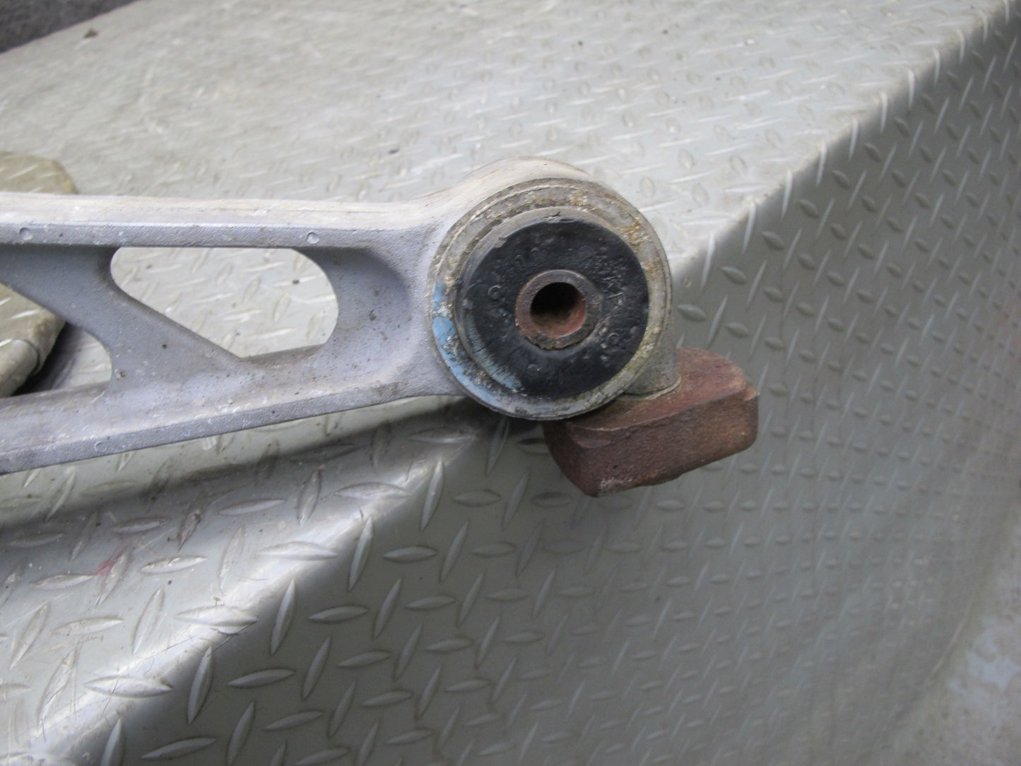 84-87 Chevrolet Corvette C4 M/T Rear Differential Carrier LSD 3.07 Ratio OEM