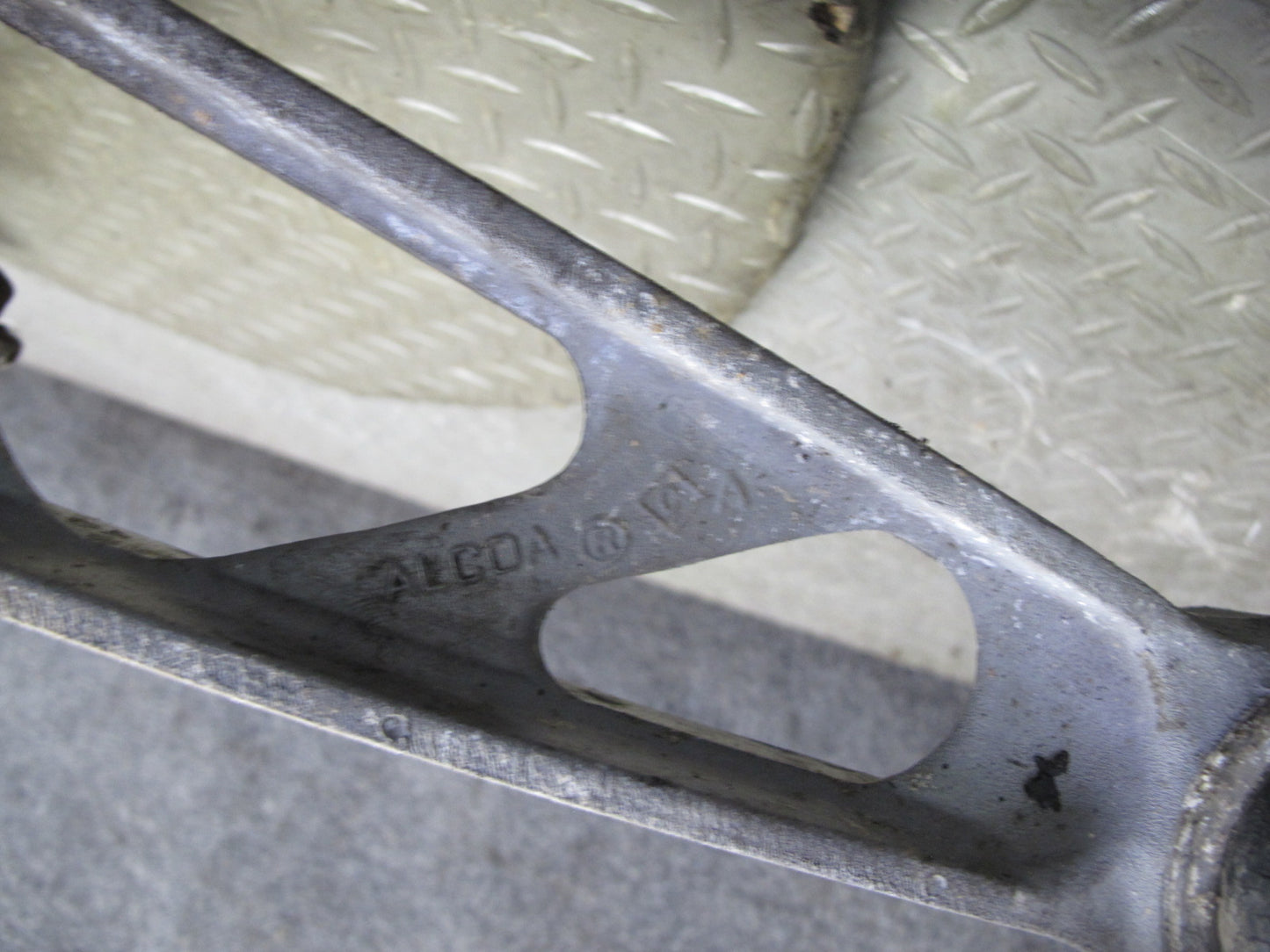 84-87 Chevrolet Corvette C4 M/T Rear Differential Carrier LSD 3.07 Ratio OEM