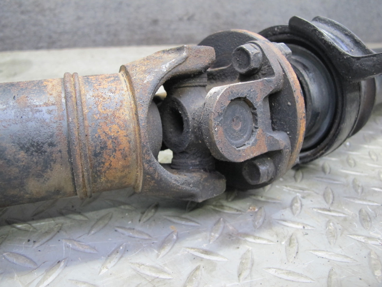 01-05 Lexus JCE10L IS300 Sedan A/T Rear Drive Shaft Driveshaft 79K Miles OEM