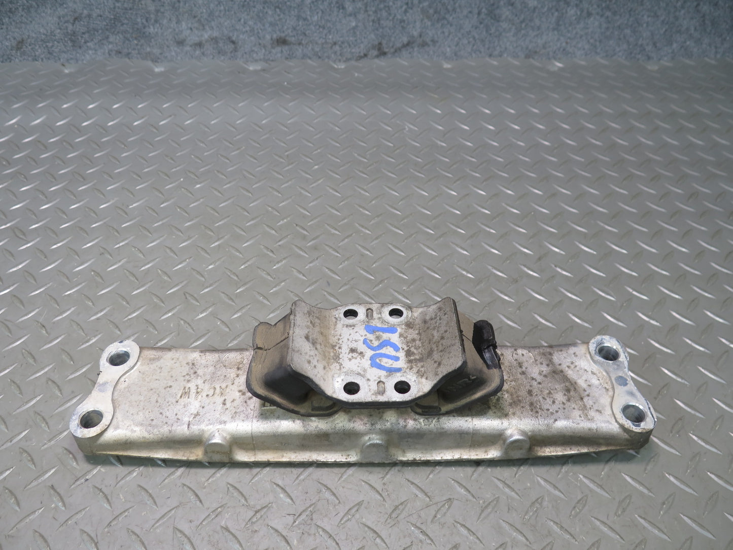 98-00 Lexus UCF20L LS400 A/T Transmission Crossmember w Mount Assembly OEM