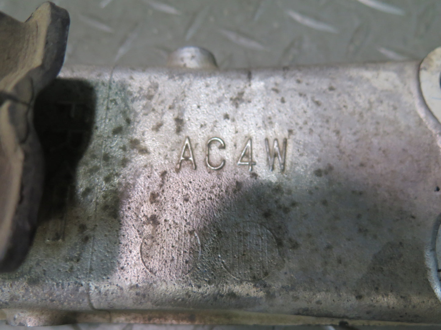 98-00 Lexus UCF20L LS400 A/T Transmission Crossmember w Mount Assembly OEM