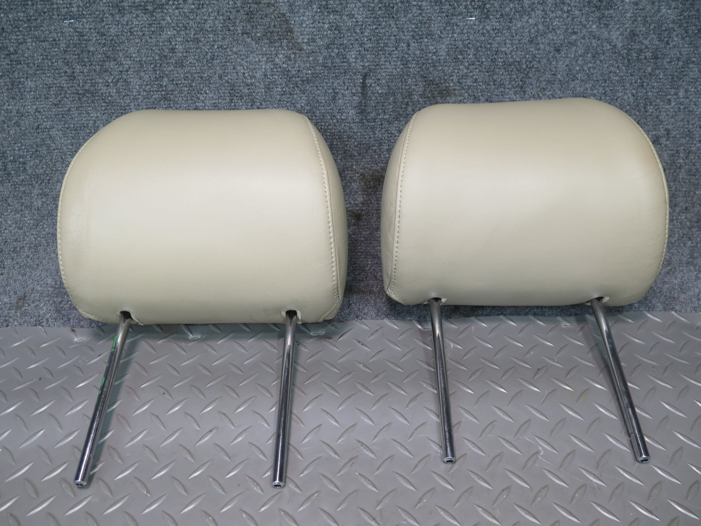 98-00 Lexus LS400 UCF20L Set of 2 Front Left & Right Seat Leather Headrest OEM