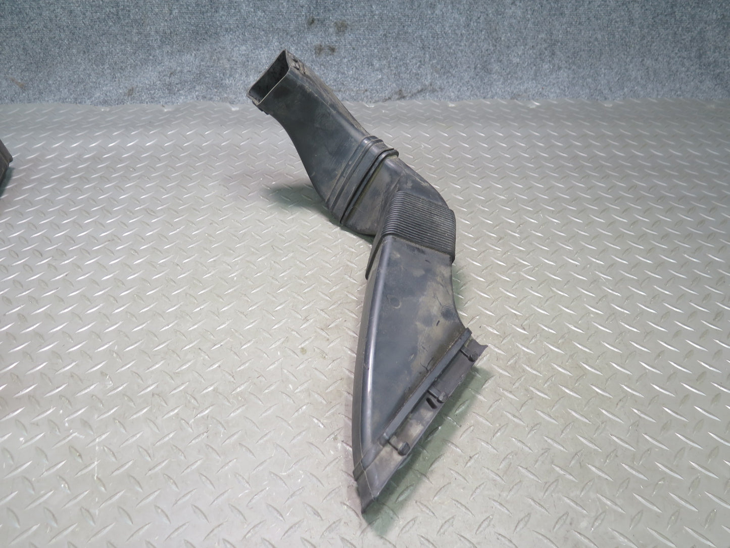 2006-2012 Bentley Flying Spur Left & Right Side Air Intake Hose Pipe Set