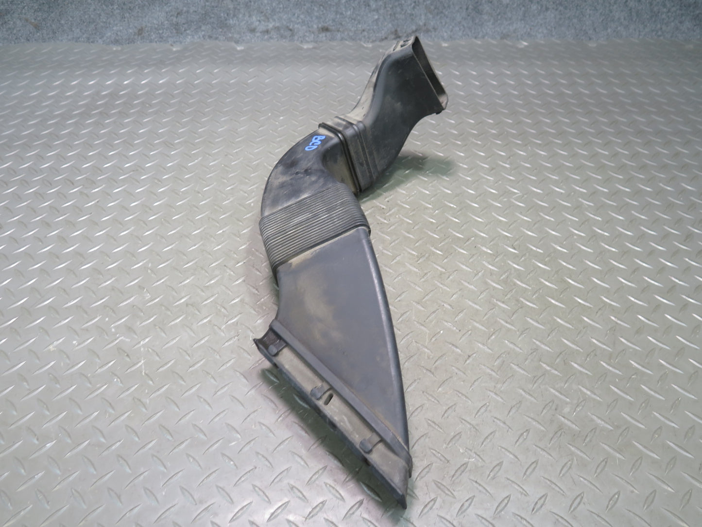 2006-2012 Bentley Flying Spur Left & Right Side Air Intake Hose Pipe Set
