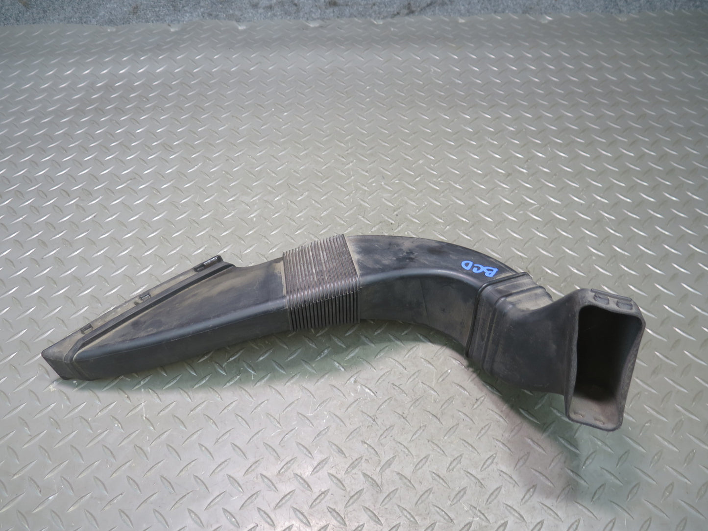 2006-2012 Bentley Flying Spur Left & Right Side Air Intake Hose Pipe Set