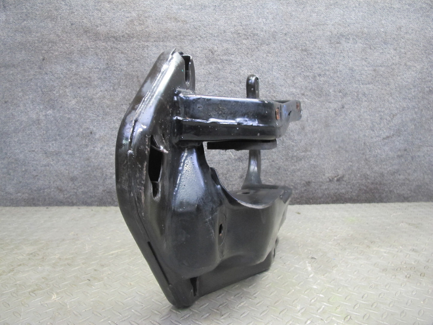2014-2018 BMW F15 X5 8HP-45 Transmission Crossmember Gearbox Support Bracket