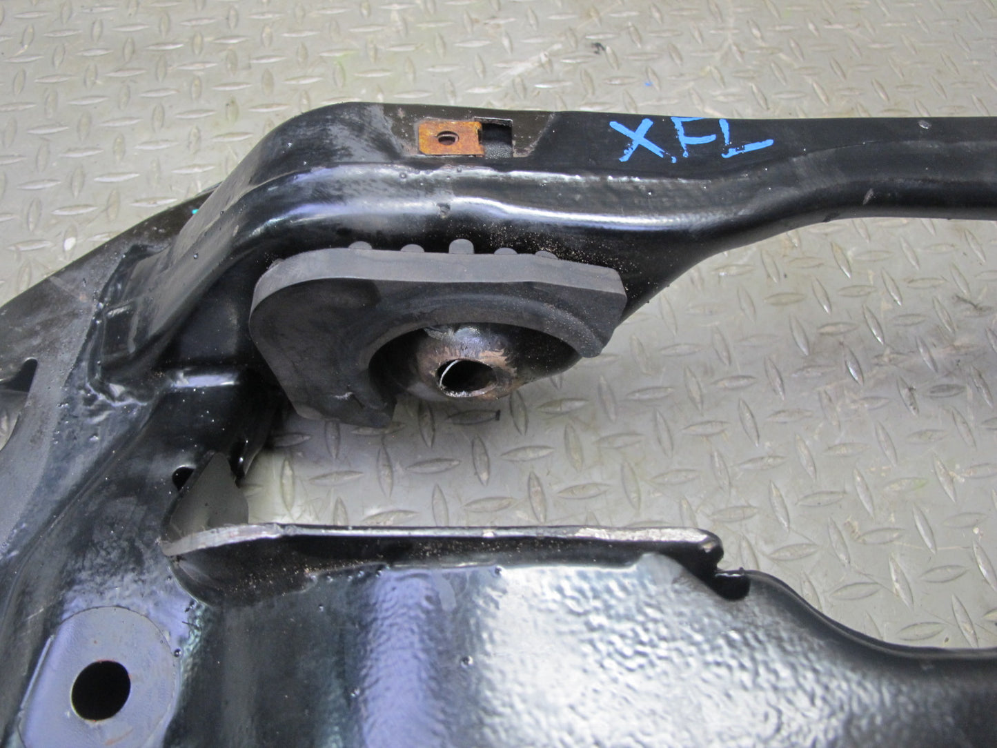 2014-2018 BMW F15 X5 8HP-45 Transmission Crossmember Gearbox Support Bracket