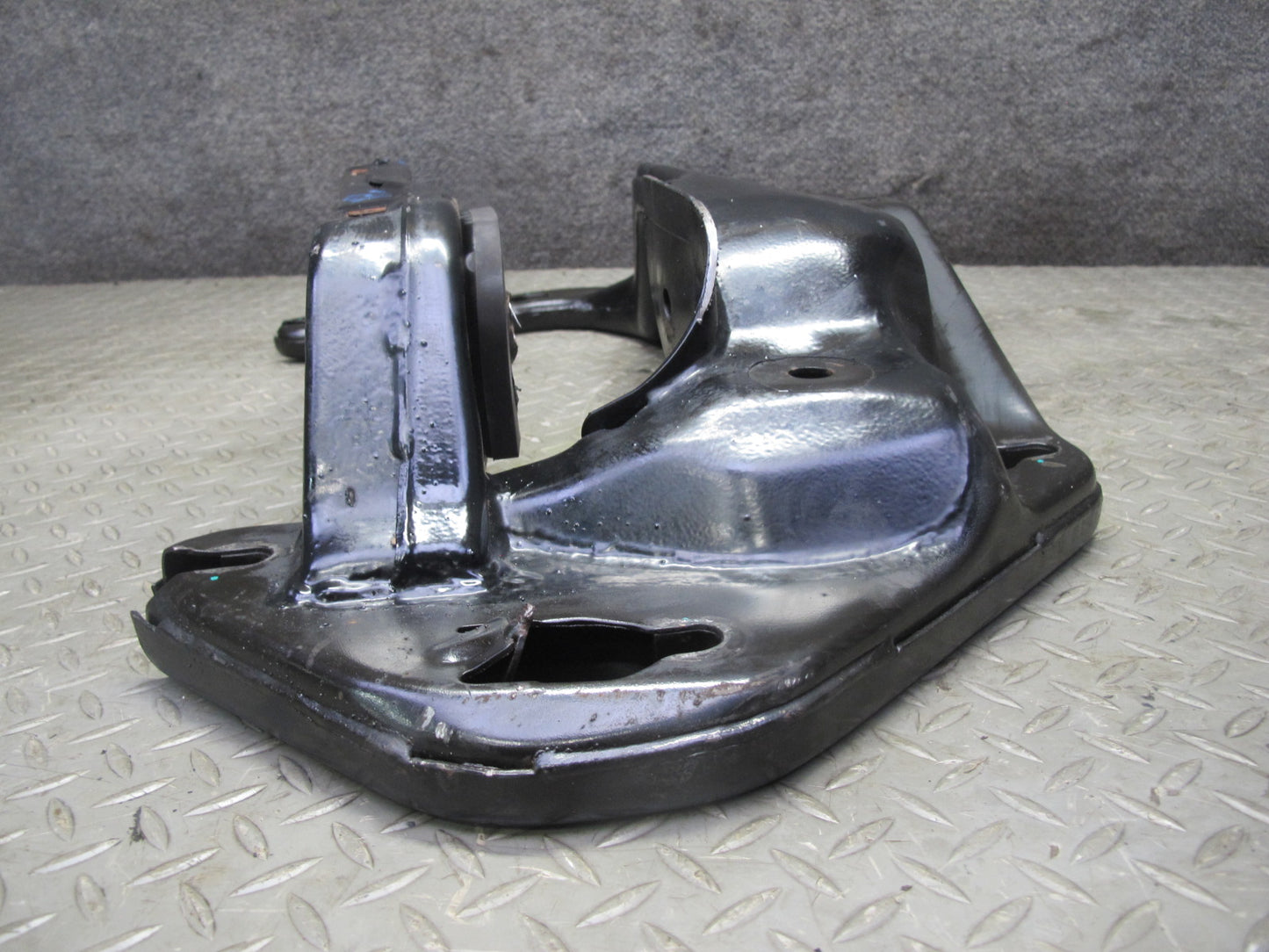 2014-2018 BMW F15 X5 8HP-45 Transmission Crossmember Gearbox Support Bracket
