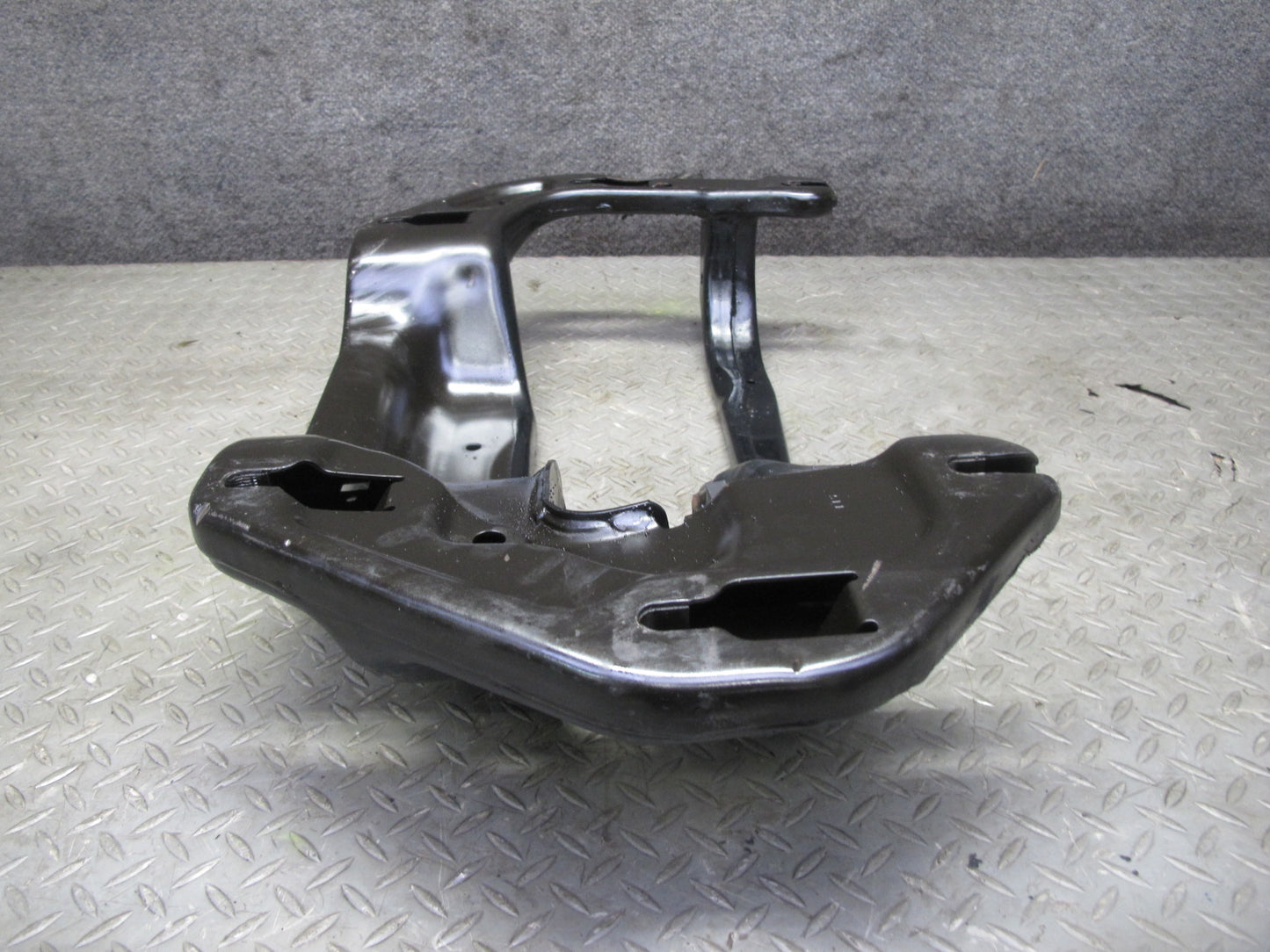 2014-2018 BMW F15 X5 8HP-45 Transmission Crossmember Gearbox Support Bracket