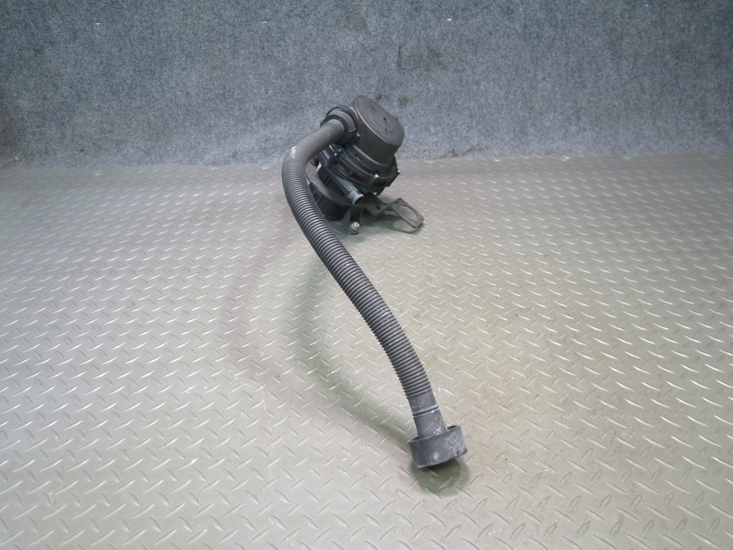 96-99 BMW E36 328ic 2.8L M52 Engine Secondary Air Injection Smog Pump OEM