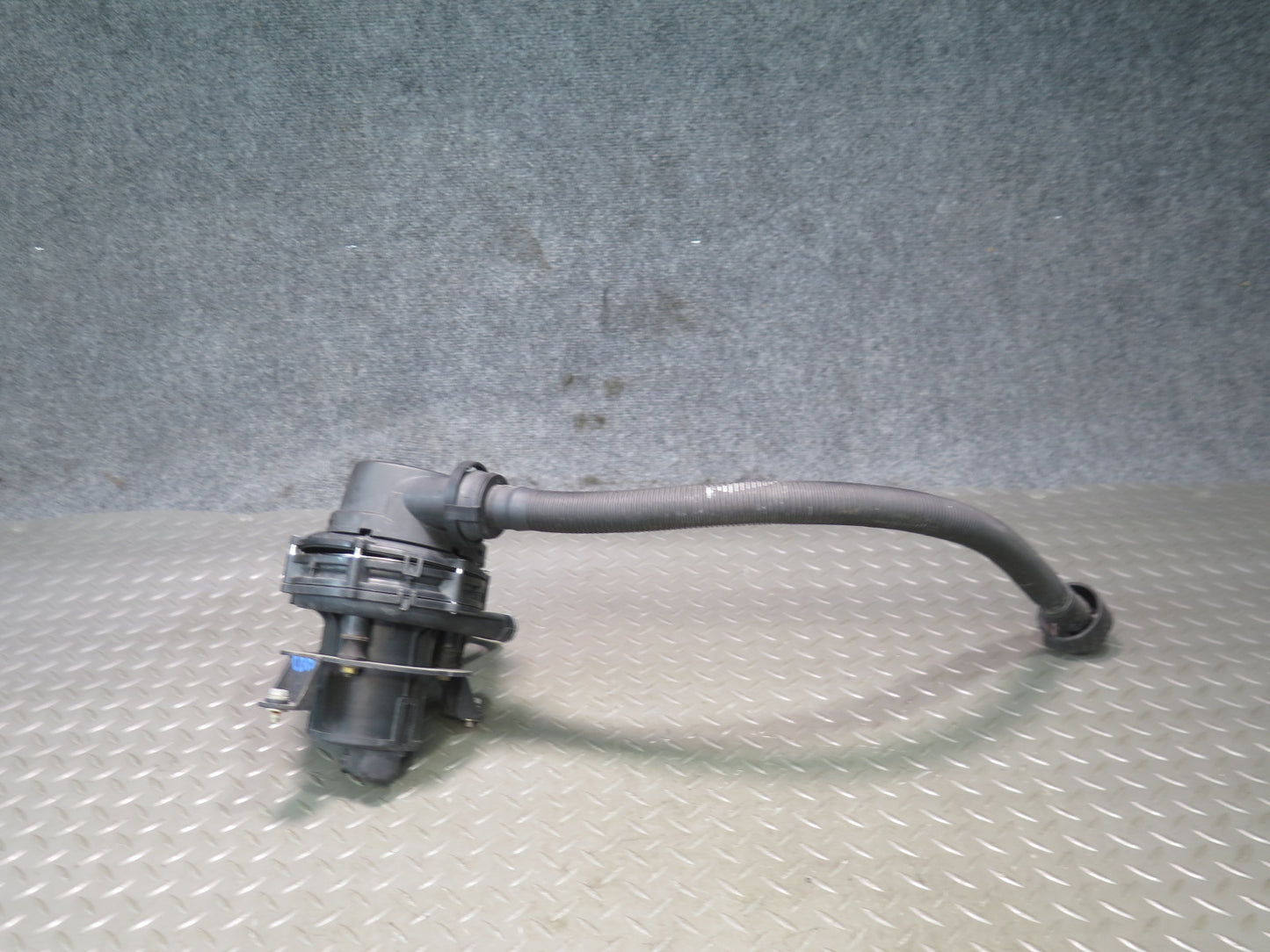 96-99 BMW E36 328ic 2.8L M52 Engine Secondary Air Injection Smog Pump OEM