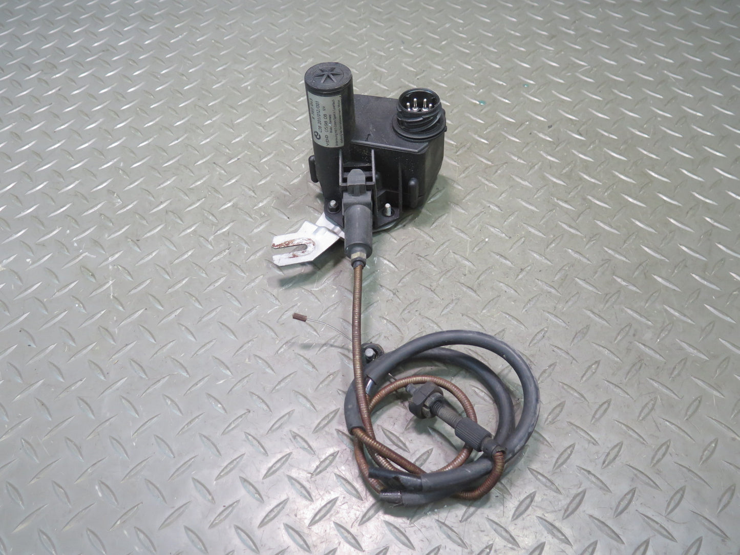 96-99 BMW E36 328ic Cruise Control Actuator Motor w Cable 8360043 OEM