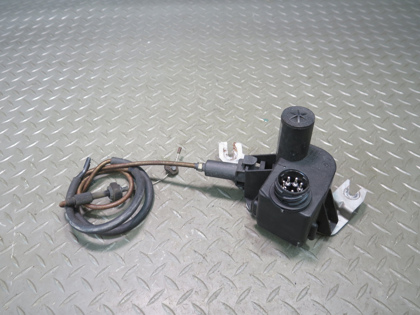 96-99 BMW E36 328ic Cruise Control Actuator Motor w Cable 8360043 OEM