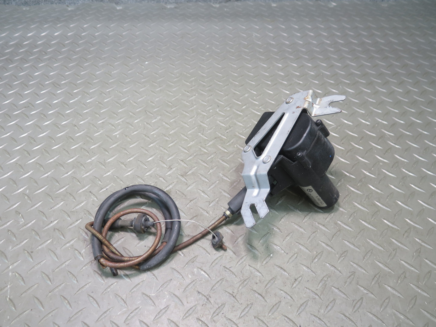 96-99 BMW E36 328ic Cruise Control Actuator Motor w Cable 8360043 OEM
