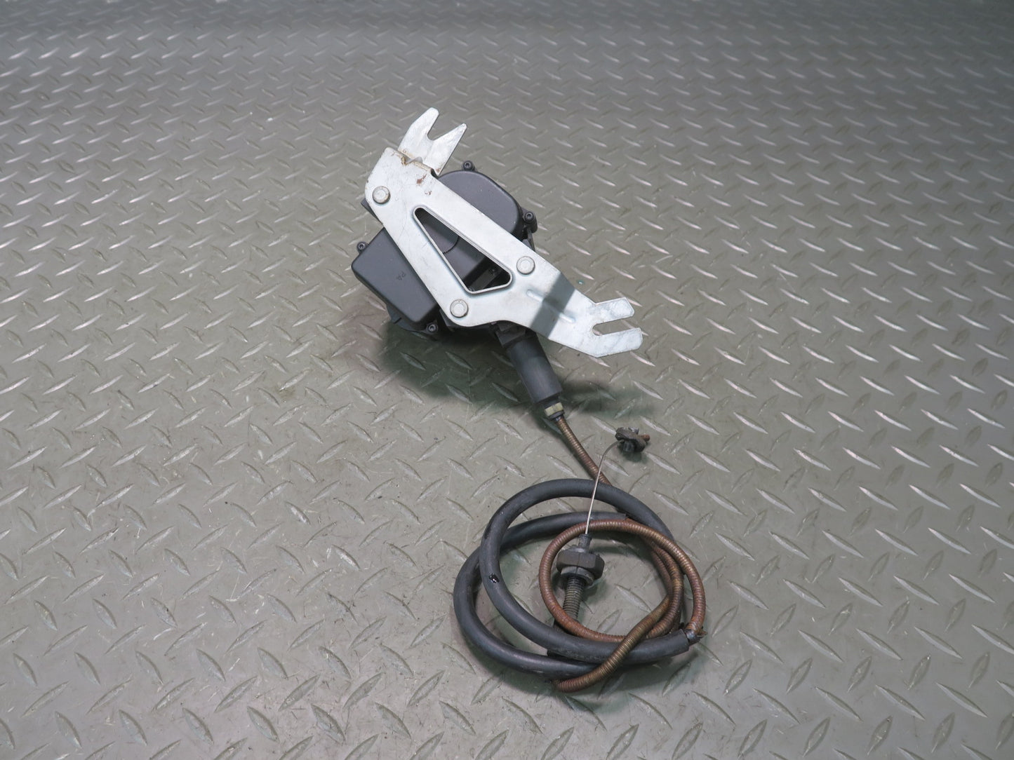 96-99 BMW E36 328ic Cruise Control Actuator Motor w Cable 8360043 OEM