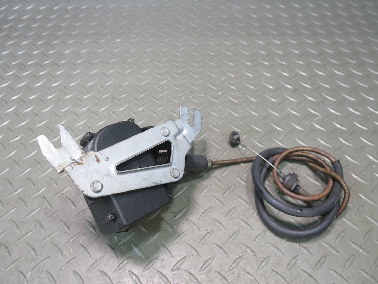 96-99 BMW E36 328ic Cruise Control Actuator Motor w Cable 8360043 OEM