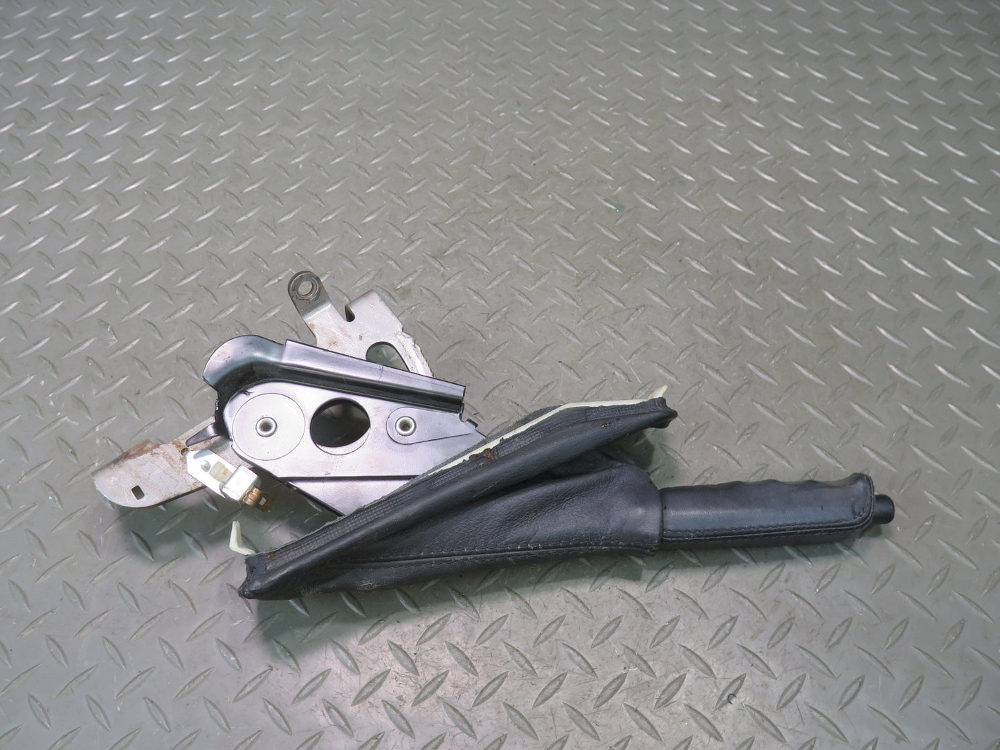 94-99 BMW E36 328ic 325ic Emergency Parking Brake Handle w Boot Black OEM