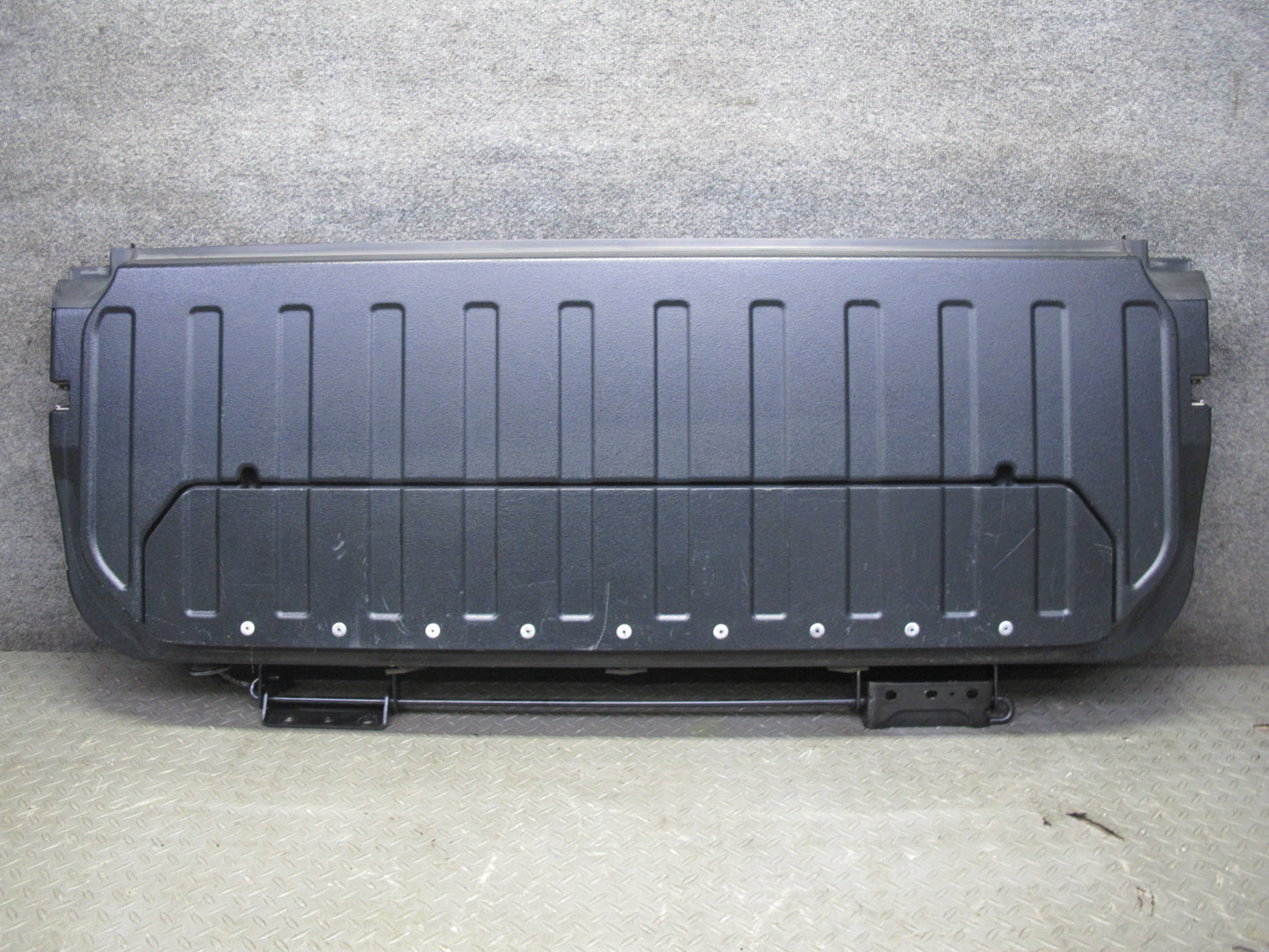 2005-2009 Hummer H2 SUT Rear Middle Center MID Gate Deck Lid Panel