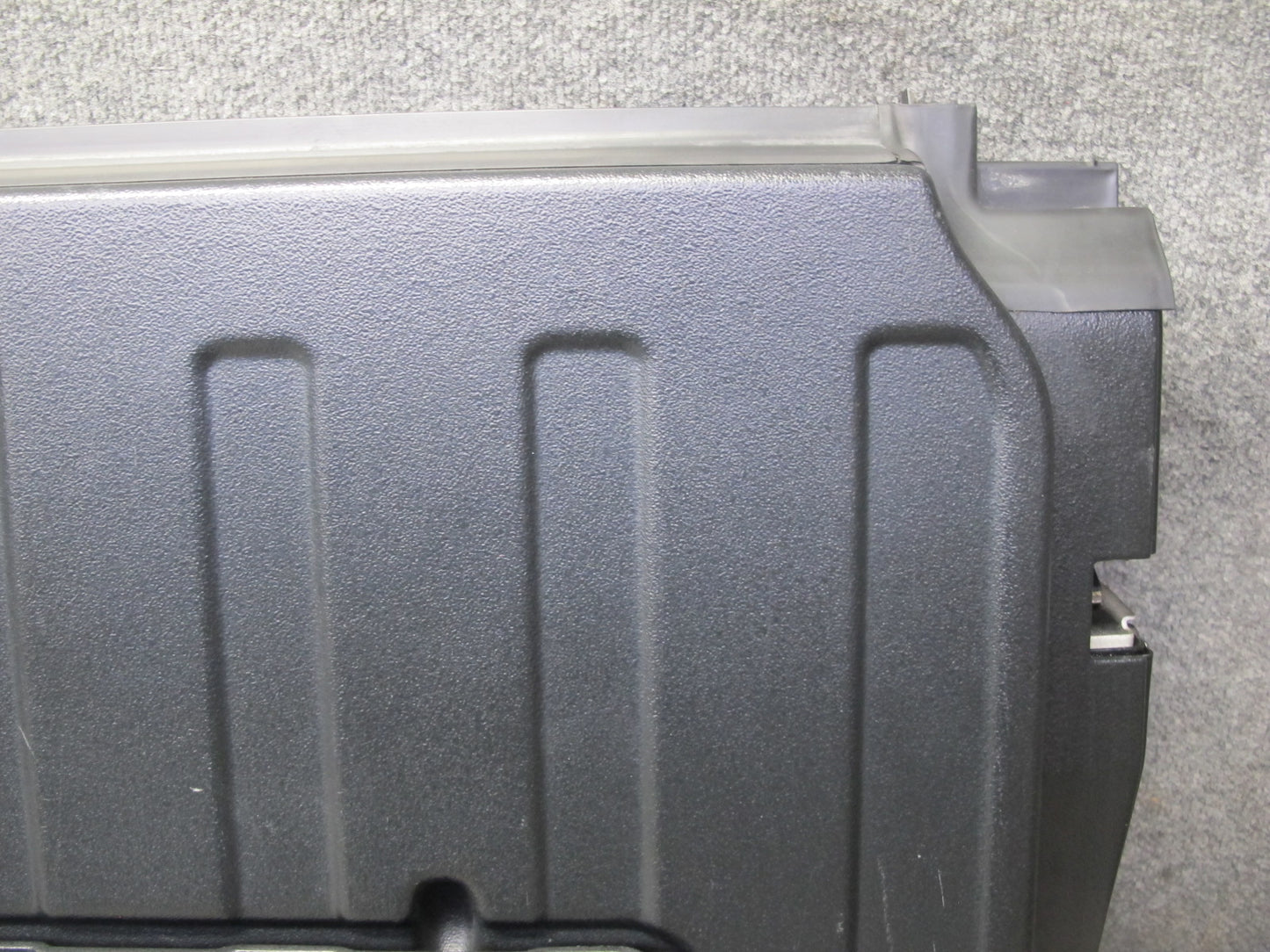 2005-2009 Hummer H2 SUT Rear Middle Center MID Gate Deck Lid Panel