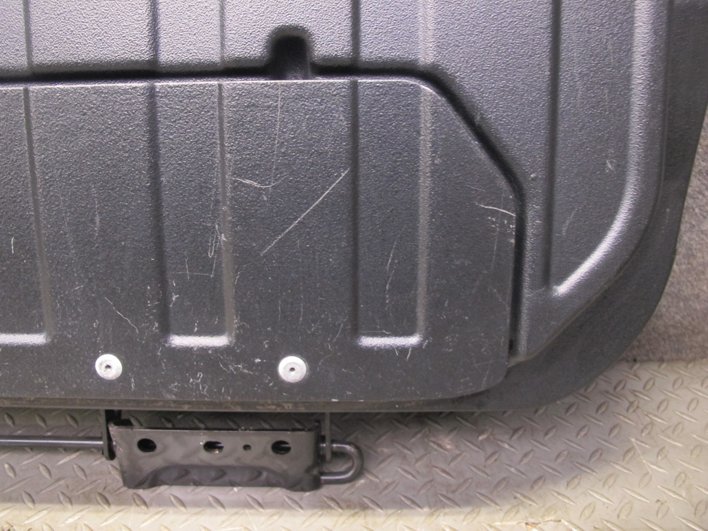 2005-2009 Hummer H2 SUT Rear Middle Center MID Gate Deck Lid Panel
