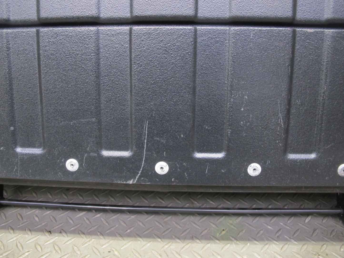 2005-2009 Hummer H2 SUT Rear Middle Center MID Gate Deck Lid Panel