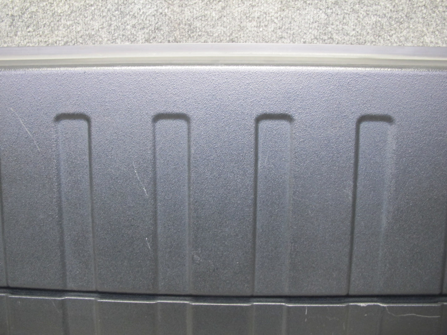 2005-2009 Hummer H2 SUT Rear Middle Center MID Gate Deck Lid Panel