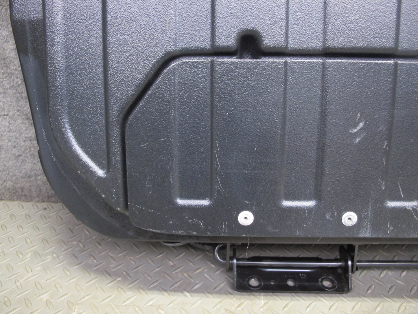 2005-2009 Hummer H2 SUT Rear Middle Center MID Gate Deck Lid Panel
