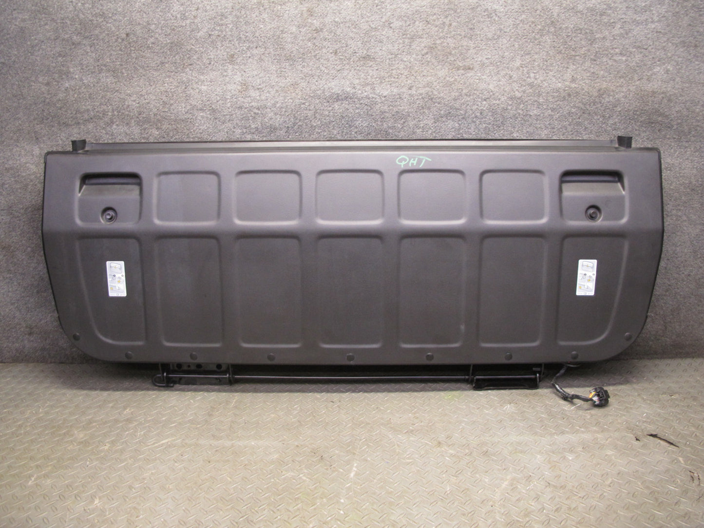 2005-2009 Hummer H2 SUT Rear Middle Center MID Gate Deck Lid Panel