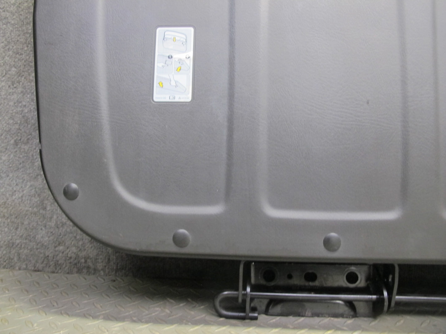 2005-2009 Hummer H2 SUT Rear Middle Center MID Gate Deck Lid Panel