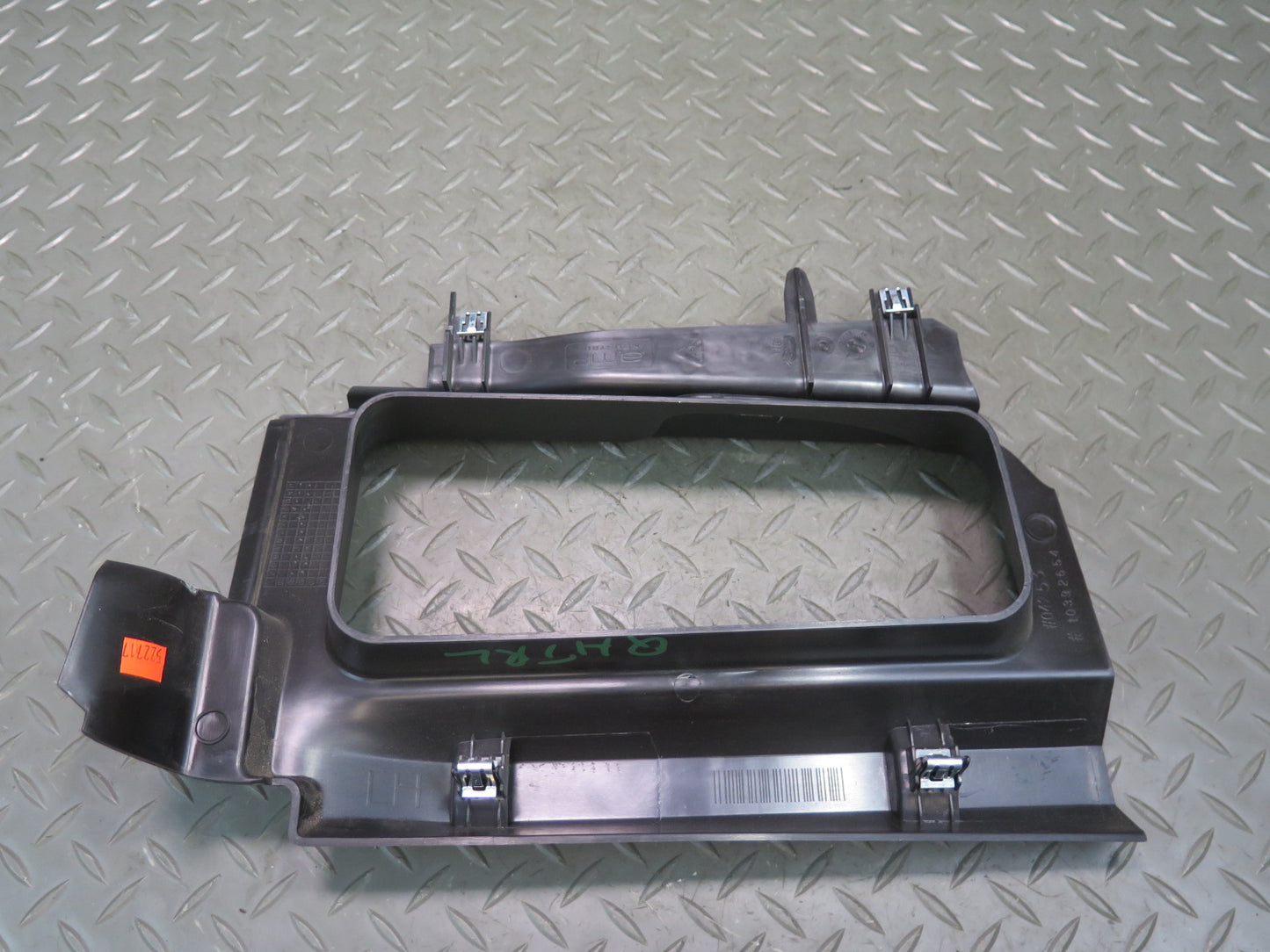 05-09 Hummer H2 SUT Rear Left & Right Quarter Glass Window Trim Panel Set of 2