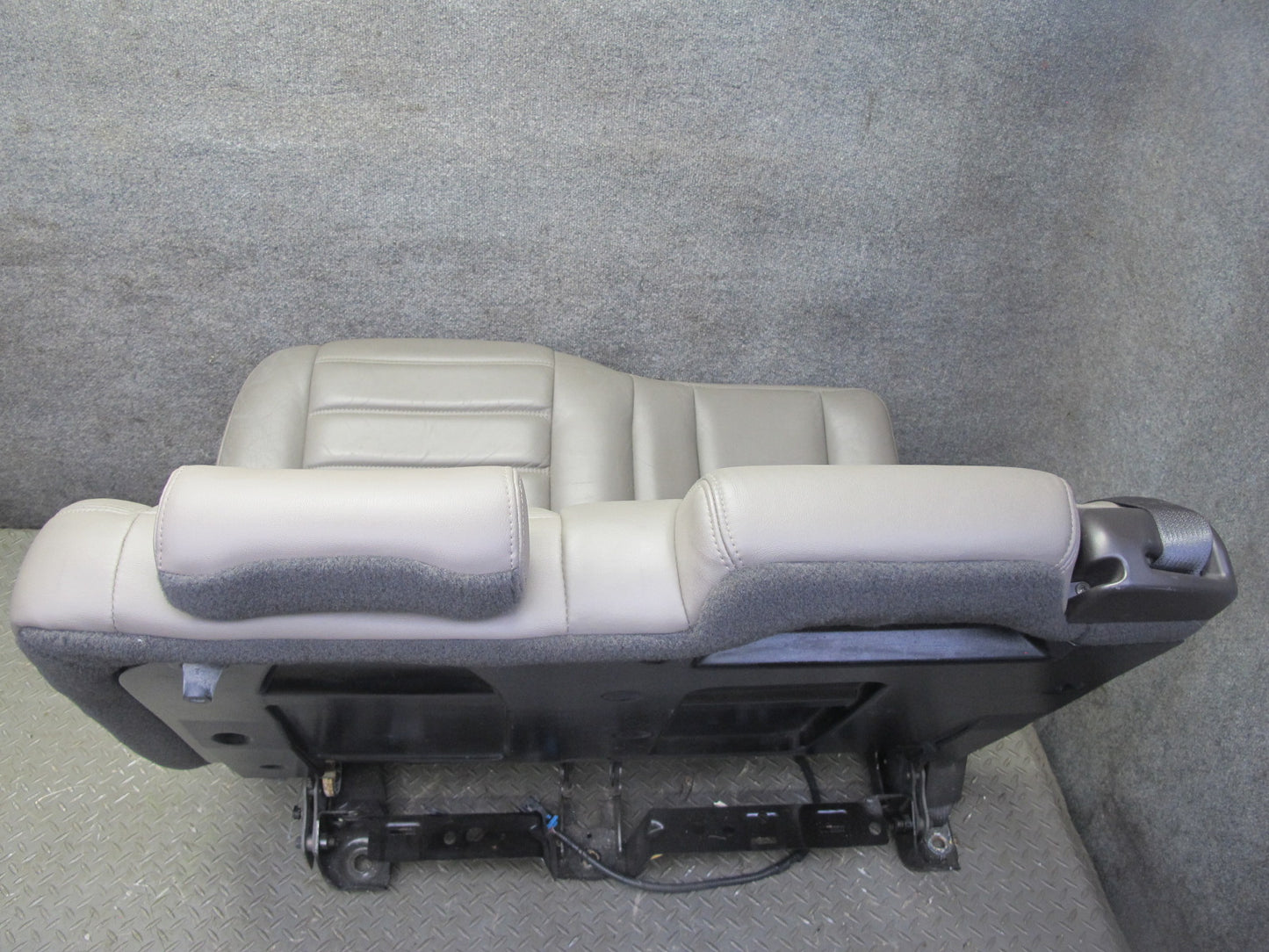 2005-2007 Hummer H2 Rear 2ND ROW Left & Right Leather Seat Wheat Set of 2