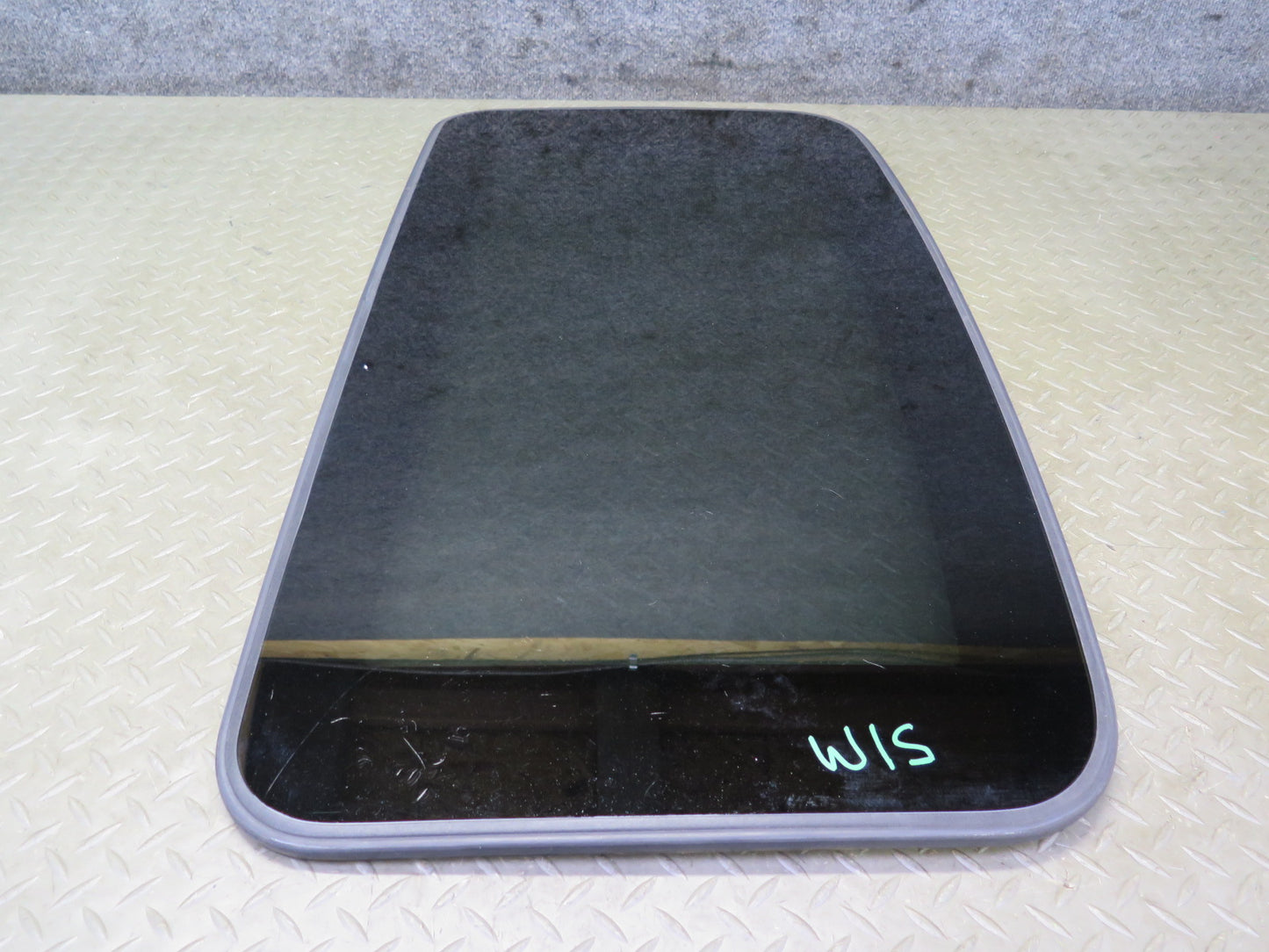 01-05 Lexus JCE10L IS300 Sunroof Moonroof Glass Window Panel OEM