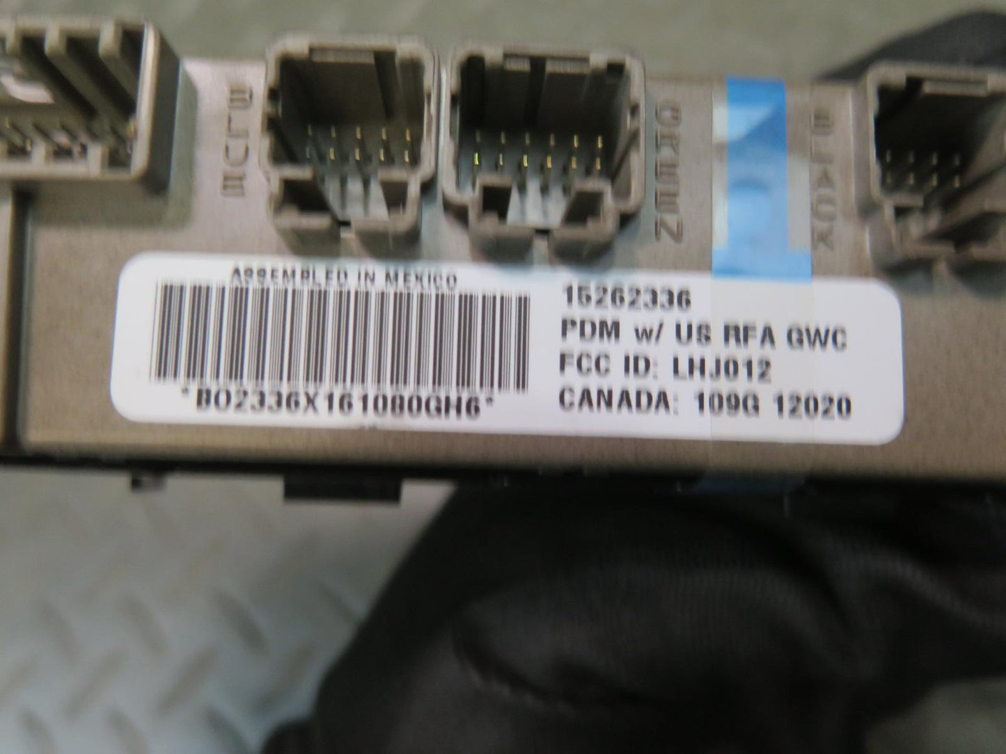 2003-2007 Hummer H2 Front Right Door Window Switch 15262336
