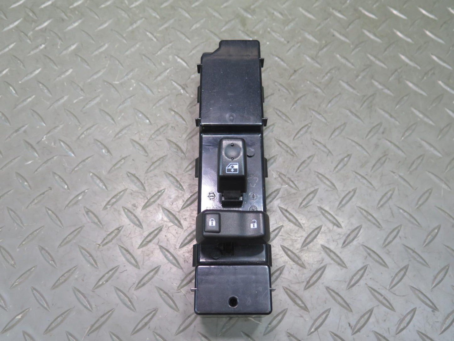 2003-2007 Hummer H2 Front Right Door Window Switch 15262336