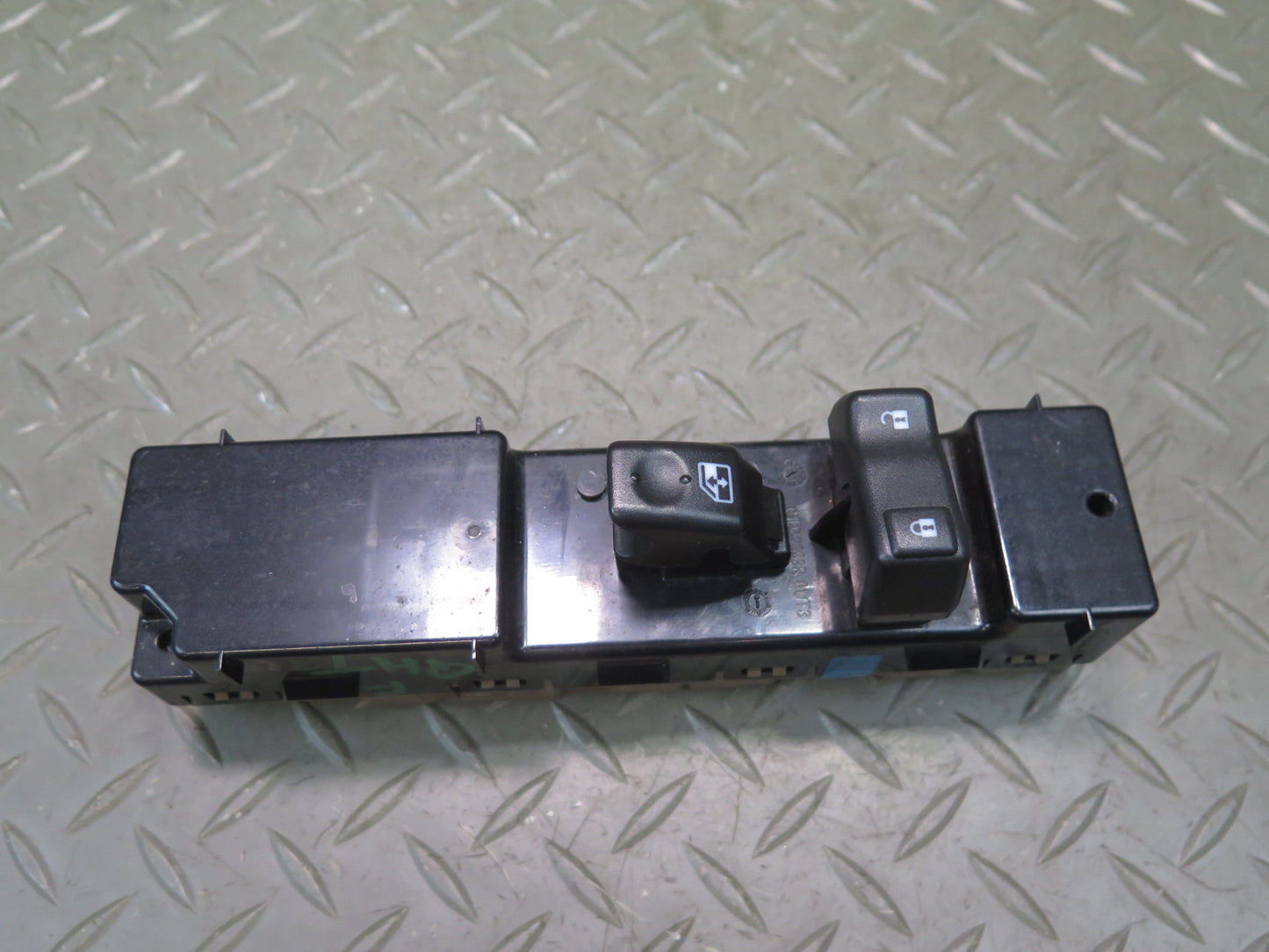 2003-2007 Hummer H2 Front Right Door Window Switch 15262336