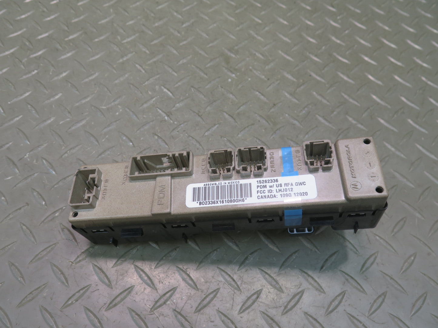 2003-2007 Hummer H2 Front Right Door Window Switch 15262336