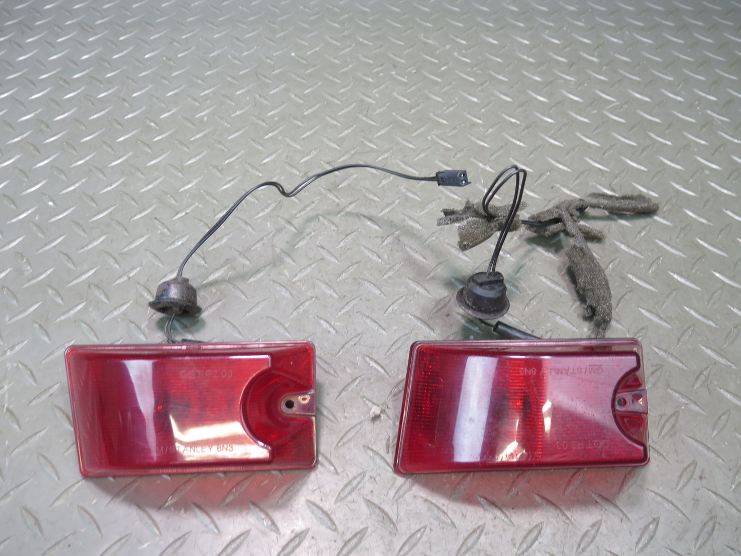 2003-2009 Hummer H2 Rear Roof Clearance Marker Light Lamp Set of 2