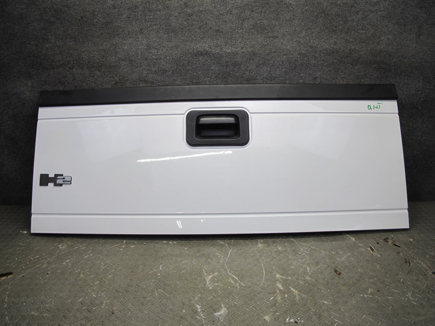 2005-2009 Hummer H2 SUT Rear Tailgate Trunk Hatch Lid Gate Panel White