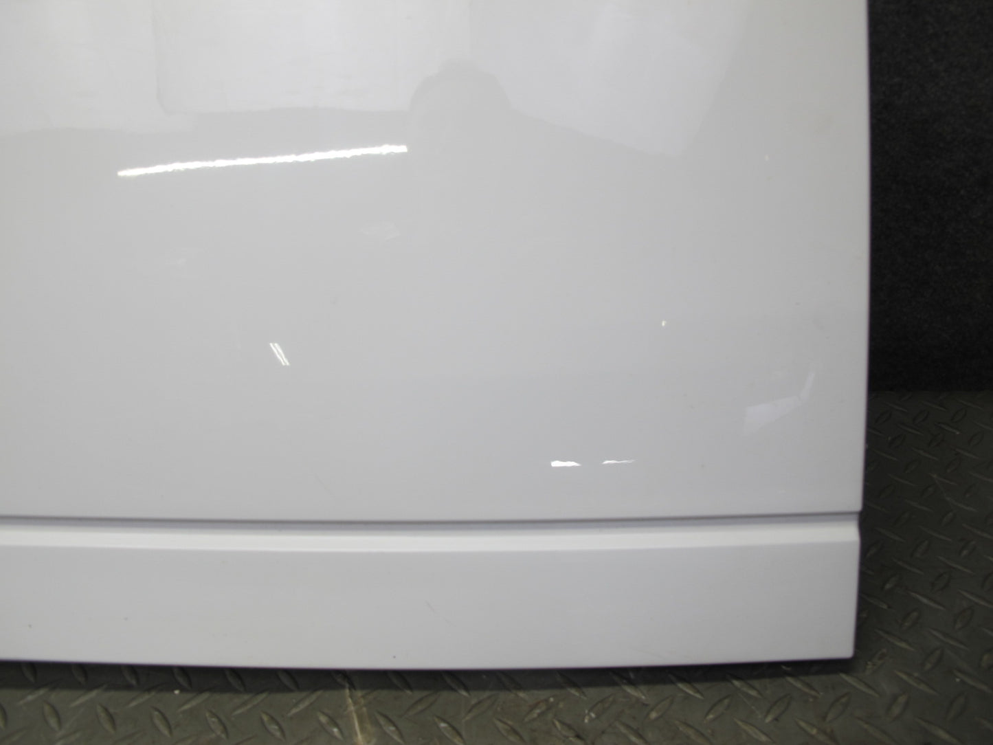 2005-2009 Hummer H2 SUT Rear Tailgate Trunk Hatch Lid Gate Panel White