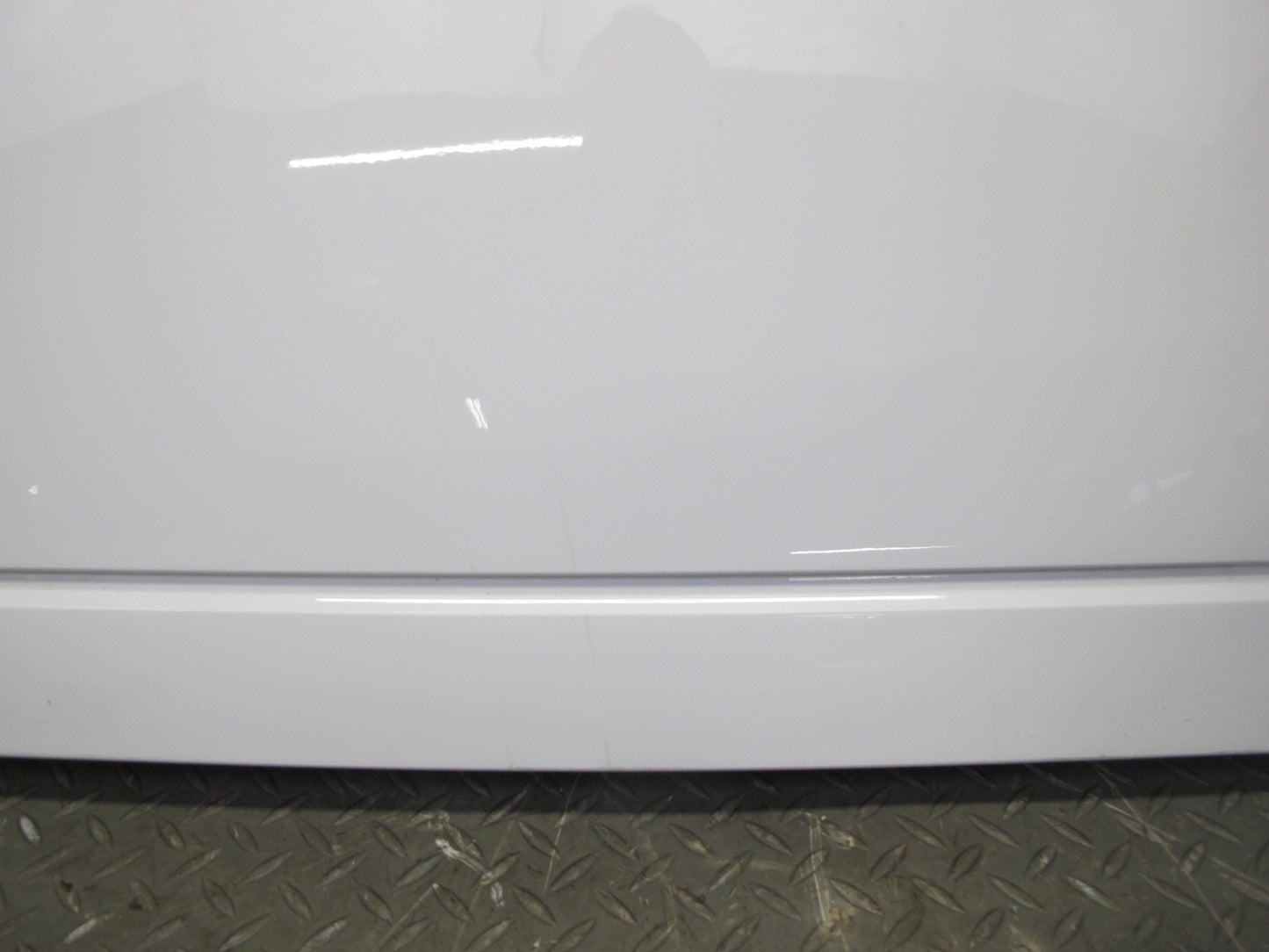 2005-2009 Hummer H2 SUT Rear Tailgate Trunk Hatch Lid Gate Panel White