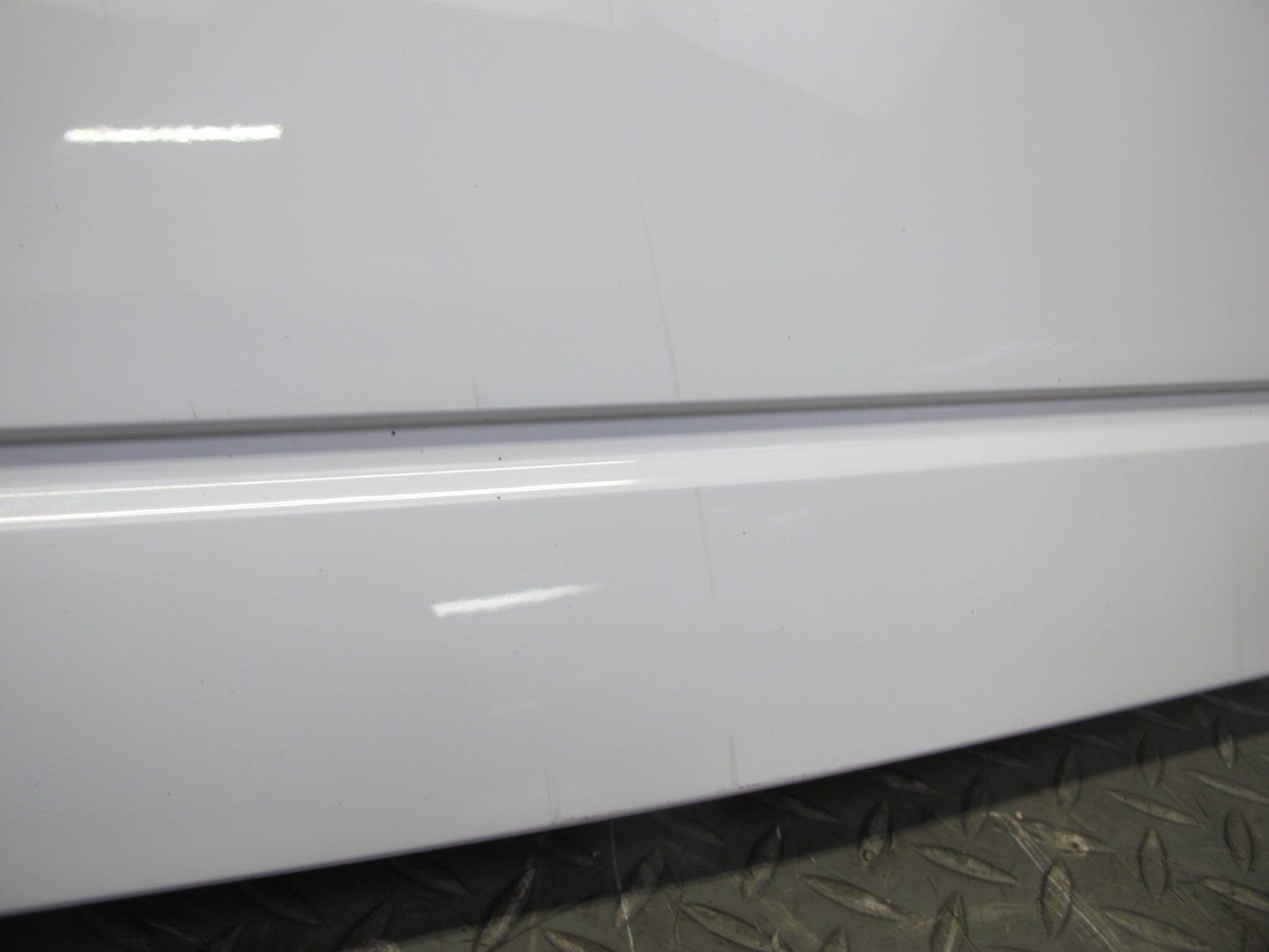 2005-2009 Hummer H2 SUT Rear Tailgate Trunk Hatch Lid Gate Panel White