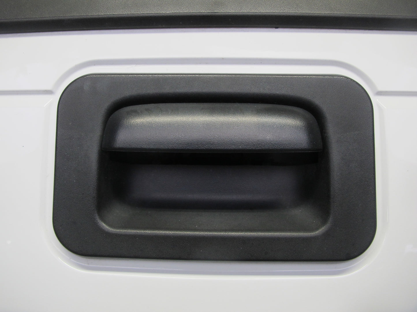 2005-2009 Hummer H2 SUT Rear Tailgate Trunk Hatch Lid Gate Panel White