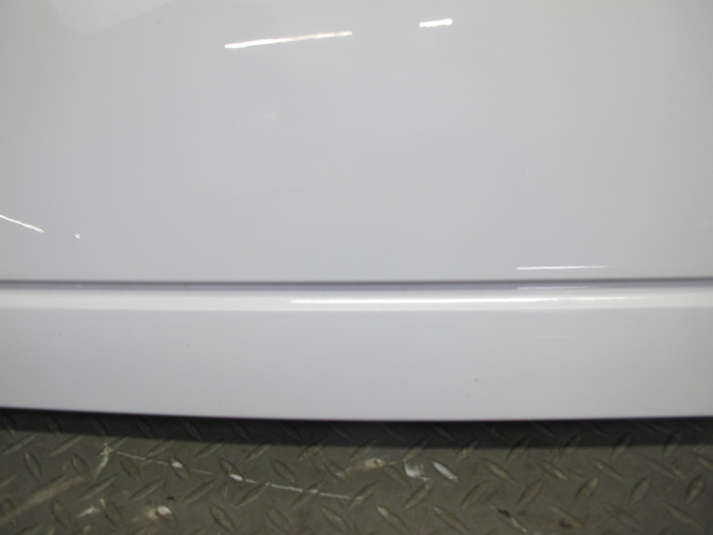 2005-2009 Hummer H2 SUT Rear Tailgate Trunk Hatch Lid Gate Panel White