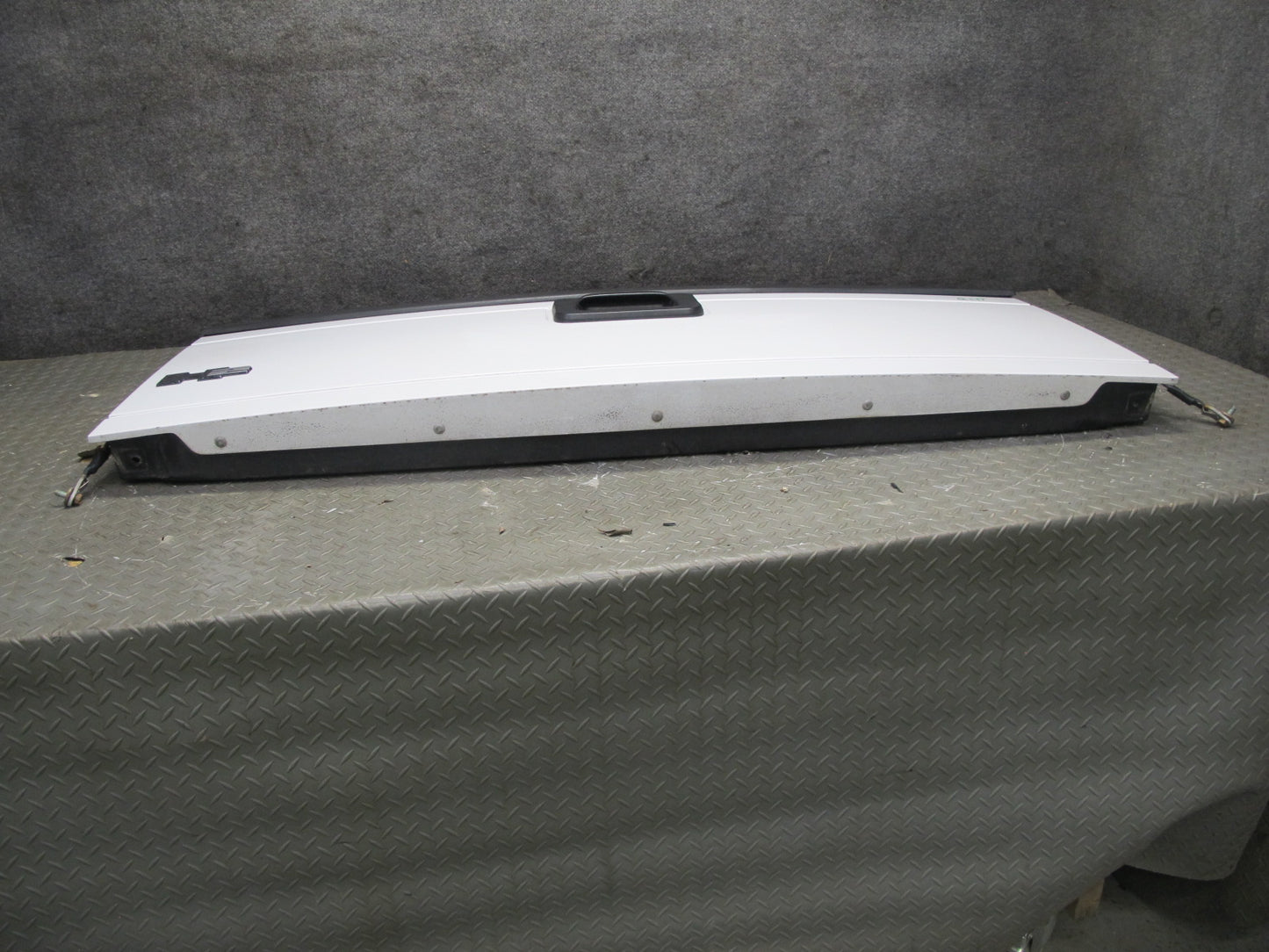 2005-2009 Hummer H2 SUT Rear Tailgate Trunk Hatch Lid Gate Panel White