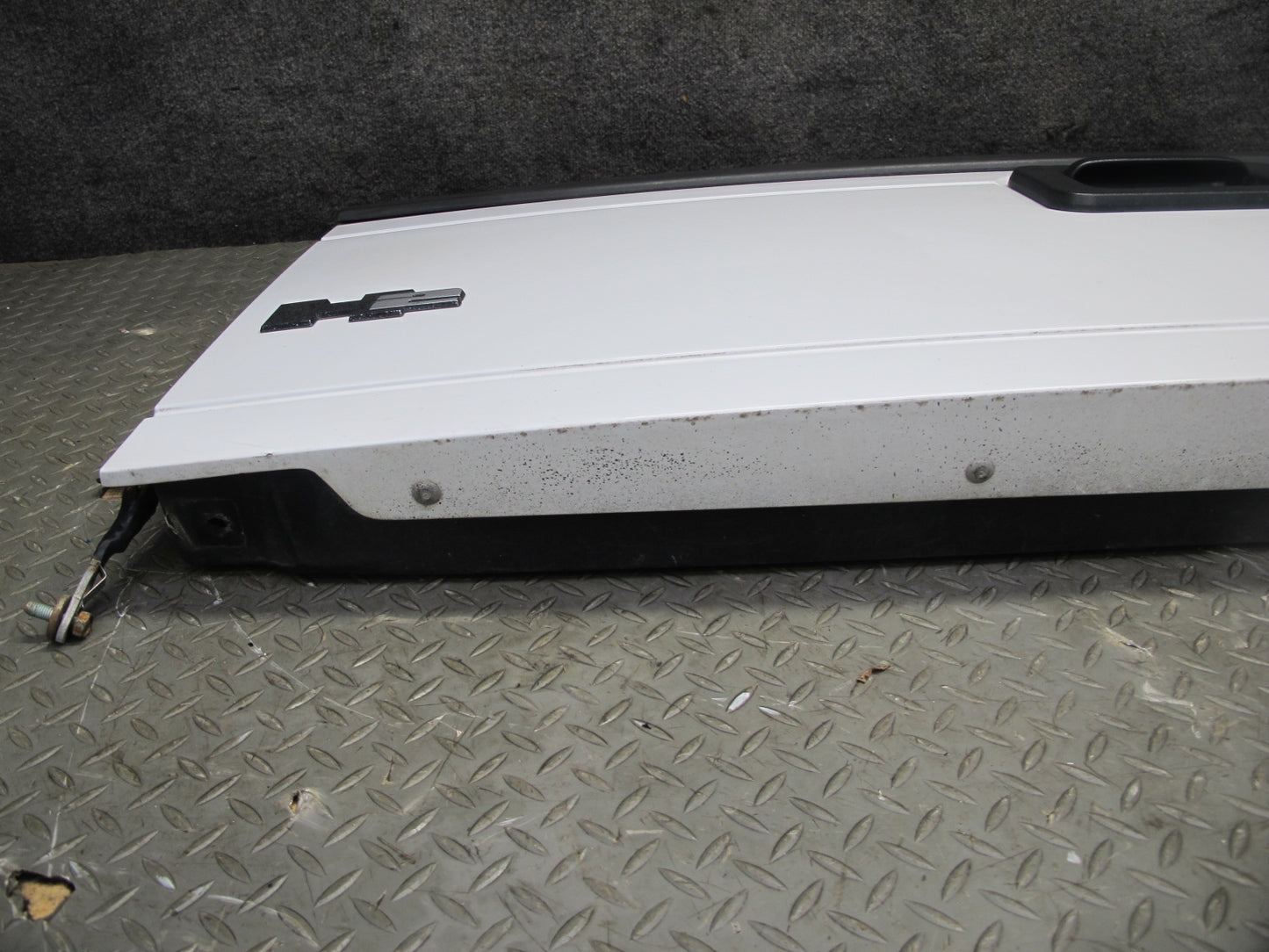 2005-2009 Hummer H2 SUT Rear Tailgate Trunk Hatch Lid Gate Panel White