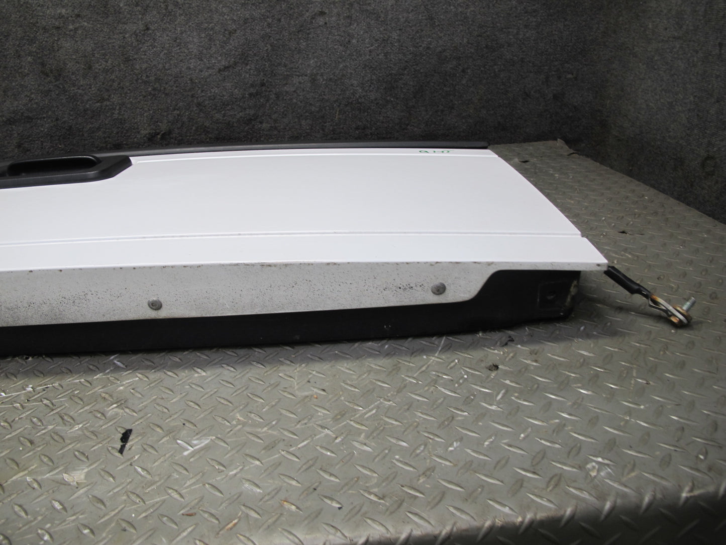 2005-2009 Hummer H2 SUT Rear Tailgate Trunk Hatch Lid Gate Panel White