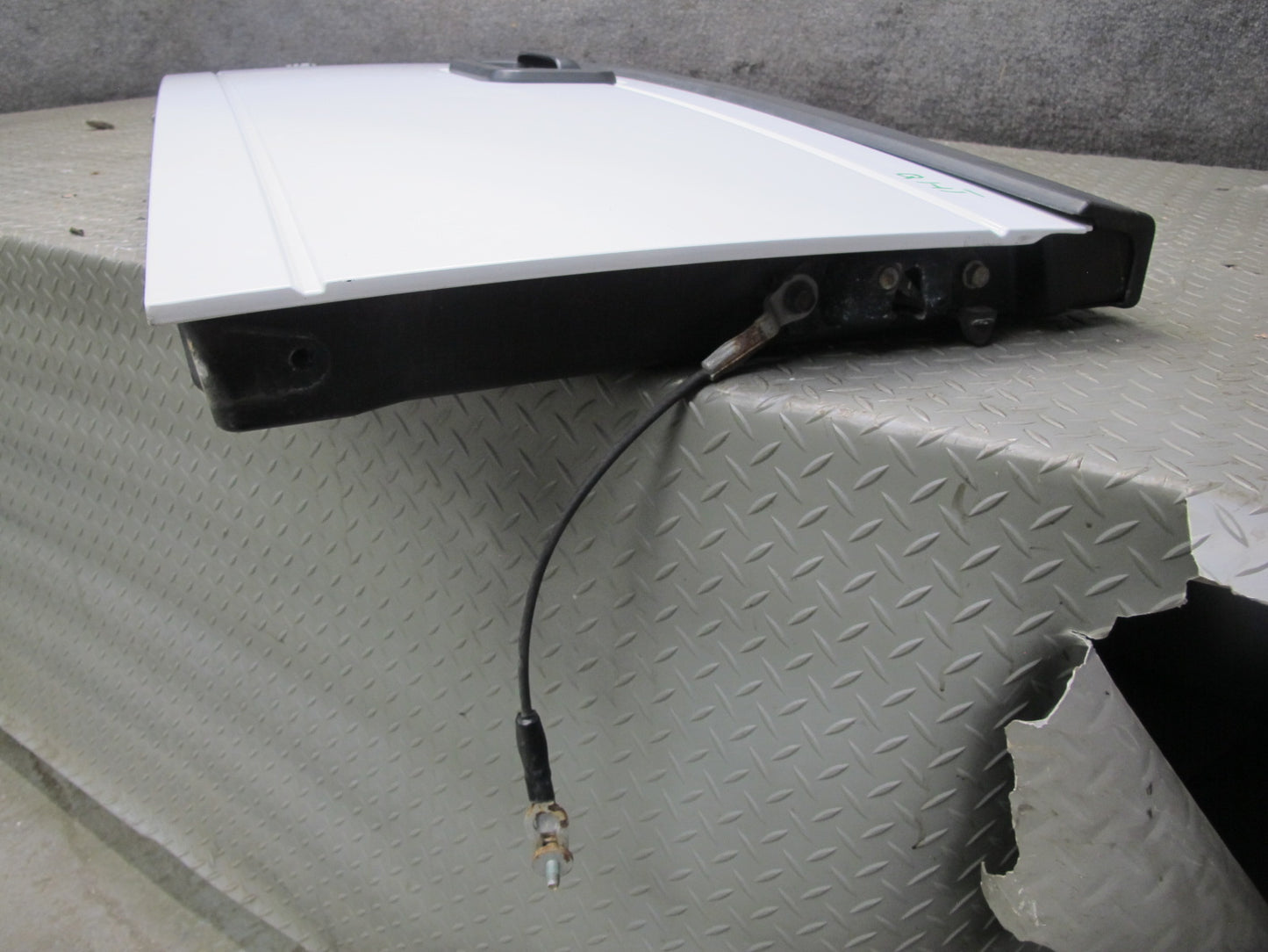 2005-2009 Hummer H2 SUT Rear Tailgate Trunk Hatch Lid Gate Panel White